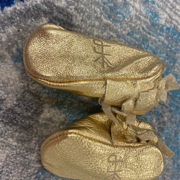 Freshly Picked Gold Mocc. - Picture 2 of 2